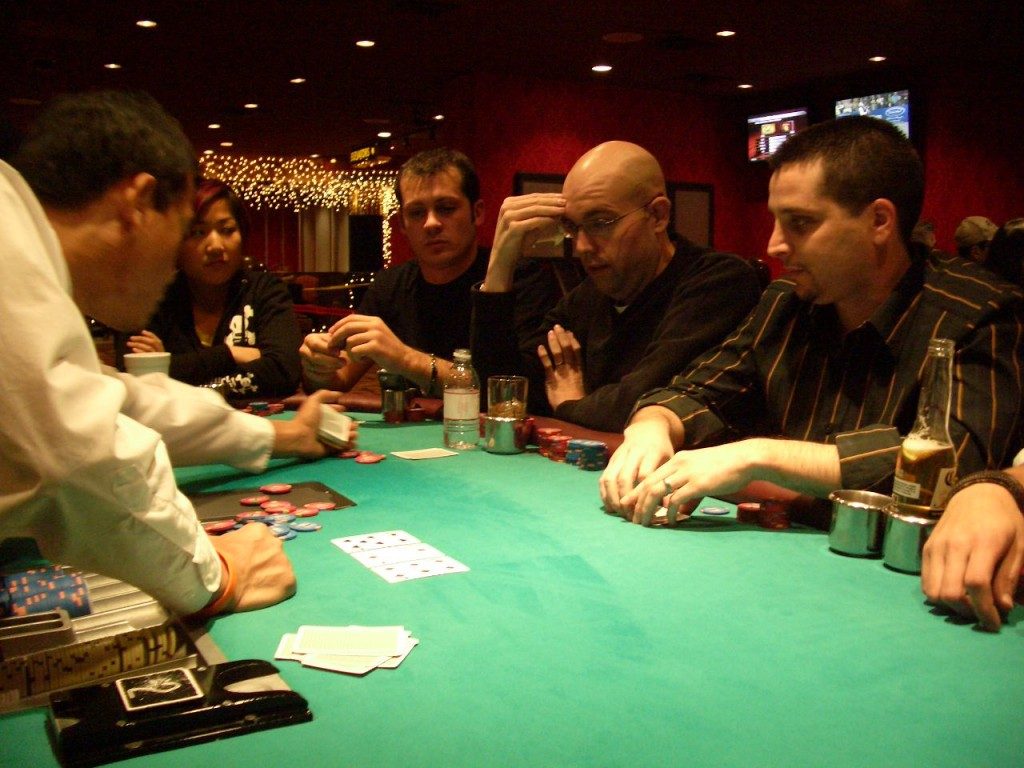 poker-tournament-with-poker-players1-1024x768